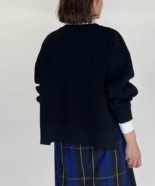 PICCIN（ピッチン）の「襟パール付きボリュームカーディガン（カーディガン/ボレロ・レディース・ブラック/ネイビー/サーモンピンク・M）」の7枚目の写真