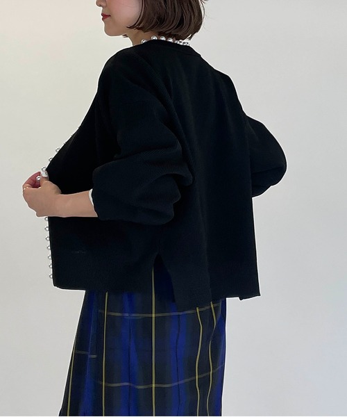 PICCIN（ピッチン）の「襟パール付きボリュームカーディガン（カーディガン/ボレロ・レディース・ブラック/ネイビー/サーモンピンク・M）」の6枚目の写真