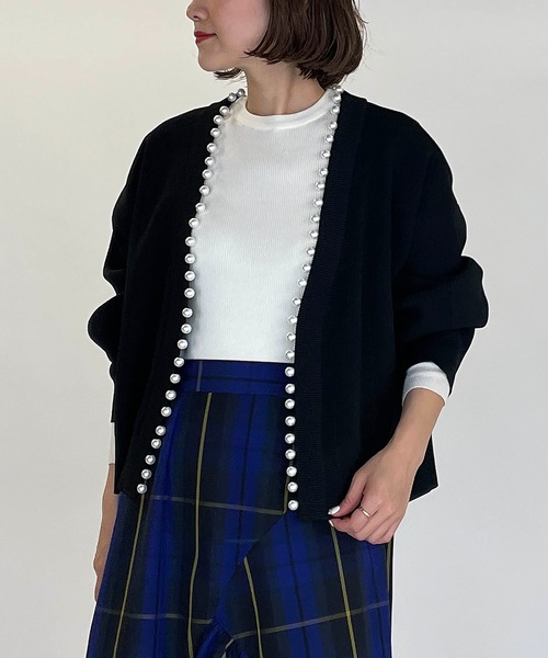 PICCIN（ピッチン）の「襟パール付きボリュームカーディガン（カーディガン/ボレロ・レディース・ブラック/ネイビー/サーモンピンク・M）」の4枚目の写真