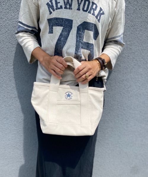 CONVERSE(コンバース)の「CONVERSE/コンバース canvasS tote/キャンバスSトートバッグ 17917200(トートバッグ・レディース・ブラック/ネイビー/オフホワイト/グリーン/ブラック系その他/ライトブラウン/サンドベージュ・ONESIZE)」の2枚目の写真