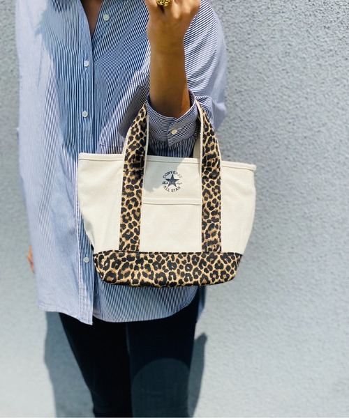 CONVERSE(コンバース)の「CONVERSE/コンバース canvasS tote/キャンバスSトートバッグ 17917200(トートバッグ・レディース・ブラック/ネイビー/オフホワイト/グリーン/ブラック系その他/ライトブラウン/サンドベージュ・ONESIZE)」の6枚目の写真