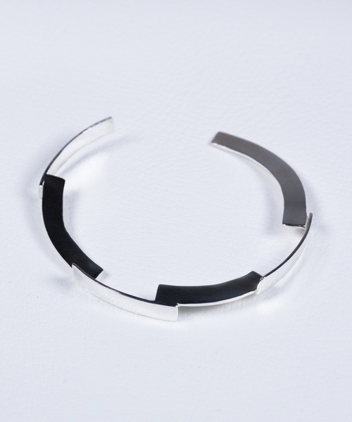 CASPER JOHN（キャスパージョン）の「Circular（バングル/リストバンド・メンズ・シルバー・ONE SIZE）」の3枚目の写真