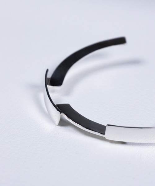 CASPER JOHN（キャスパージョン）の「Circular（バングル/リストバンド・メンズ・シルバー・ONE SIZE）」の2枚目の写真