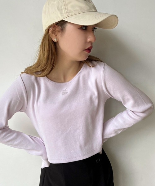 one after another NICE CLAUP(ワンアフターアナザーナイスクラップ)の「ワンポイントロゴ刺繍トップス(Tシャツ/カットソー・レディース・オフホワイト/ブラック/アイボリー/ラベンダー・FREE)」の4枚目の写真