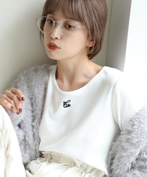 one after another NICE CLAUP(ワンアフターアナザーナイスクラップ)の「ワンポイントロゴ刺繍トップス(Tシャツ/カットソー・レディース・オフホワイト/ブラック/アイボリー/ラベンダー・FREE)」の2枚目の写真