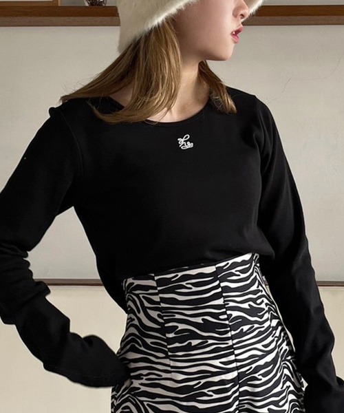 one after another NICE CLAUP(ワンアフターアナザーナイスクラップ)の「ワンポイントロゴ刺繍トップス(Tシャツ/カットソー・レディース・オフホワイト/ブラック/アイボリー/ラベンダー・FREE)」の3枚目の写真