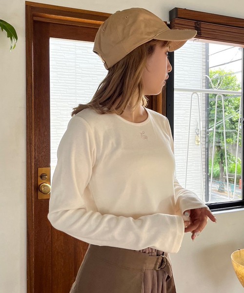 one after another NICE CLAUP(ワンアフターアナザーナイスクラップ)の「ワンポイントロゴ刺繍トップス(Tシャツ/カットソー・レディース・オフホワイト/ブラック/アイボリー/ラベンダー・FREE)」の15枚目の写真