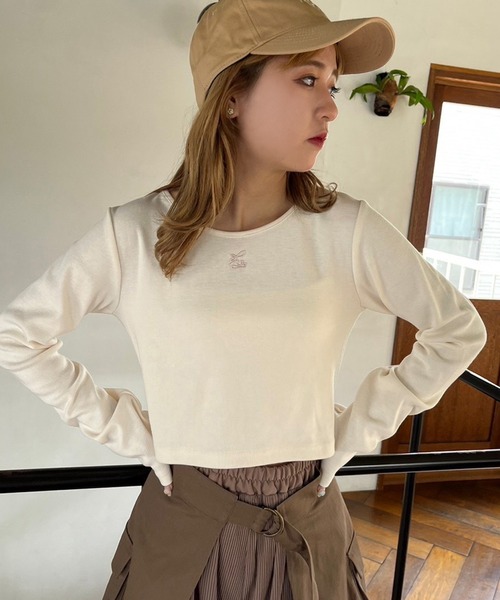 one after another NICE CLAUP(ワンアフターアナザーナイスクラップ)の「ワンポイントロゴ刺繍トップス(Tシャツ/カットソー・レディース・オフホワイト/ブラック/アイボリー/ラベンダー・FREE)」の17枚目の写真