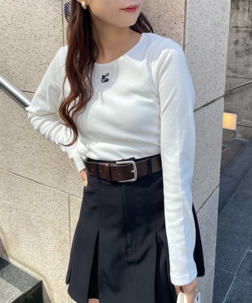 one after another NICE CLAUP(ワンアフターアナザーナイスクラップ)の「ワンポイントロゴ刺繍トップス(Tシャツ/カットソー・レディース・オフホワイト/ブラック/アイボリー/ラベンダー・FREE)」の10枚目の写真