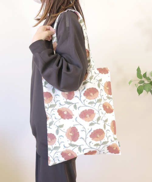 emesuelee(エメスーリー)の「ブロックプリントトートバッグ(トートバッグ・レディース・ベージュ/ブルー/レッド/イエロー・フリー)」の2枚目の写真