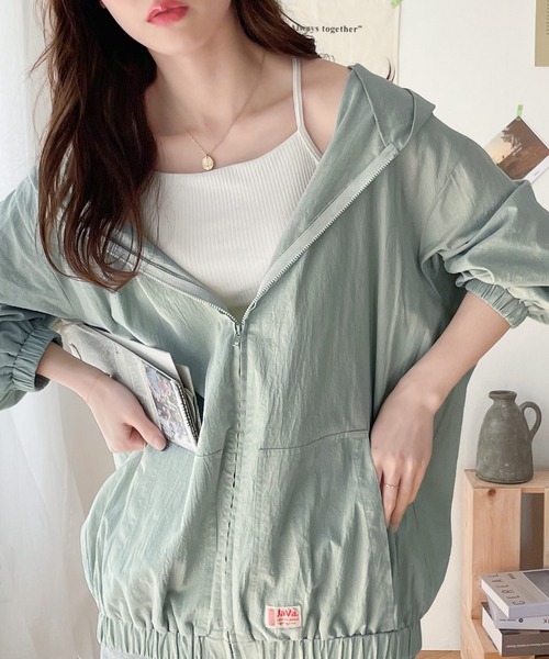 Java(ジャバ)の「《JaVaジャバ コラボ》大人スポーティー。綿100%ライトパーカー(マウンテンパーカー・レディース・ベージュ/ホワイト系その他/ライトカーキ/ブラック・LARGE/MEDIUM/SMALL/X-LARGE)」の4枚目の写真