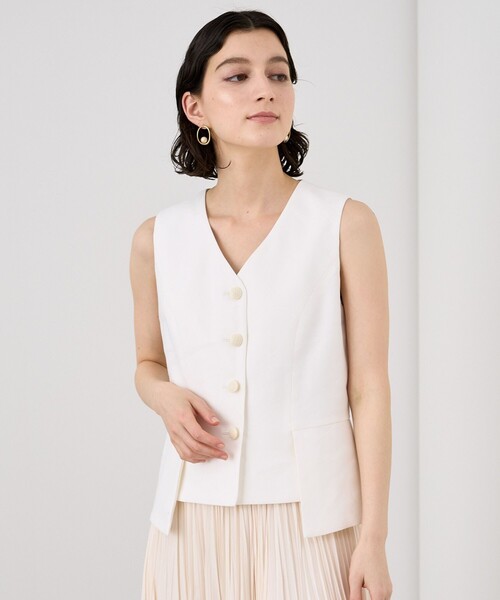 ANAYI(アナイ)の「ラミーストレッチペプラムジレ〈セットアップ対応商品〉(その他アウター・レディース・ブラック/ベージュ/オフホワイト・38)」の18枚目の写真