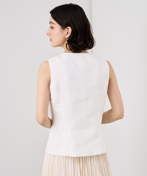 ANAYI(アナイ)の「ラミーストレッチペプラムジレ〈セットアップ対応商品〉(その他アウター・レディース・ブラック/ベージュ/オフホワイト・38)」の19枚目の写真