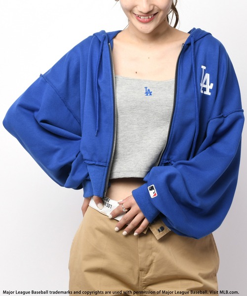 BACK TO THE FIELD（バック トゥー ザ フィールド）の「【MLB】ロゴ刺繍コンパクトZIPパーカー（パーカー・レディース・ブラック/ブルー/ライトグレー/ホワイト・FREE）」の17枚目の写真