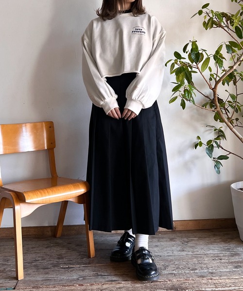 Mysa&Liina（ミーサリーナ）の「胸元ちびカレッジプリントショート丈スウェット（スウェット・レディース・杢グレー/オフホワイト/オレンジ・M）」の14枚目の写真