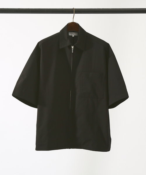 AH ABAHOUSE（エーエイチアバハウス）の「【AH ABAHOUSE/ セットアップ対応】Aero Fabric / 2WAY 半袖 ジップ シャツブルゾン（ブルゾン・メンズ・ブラック/グレイッシュベージュ・46/48）」の3枚目の写真