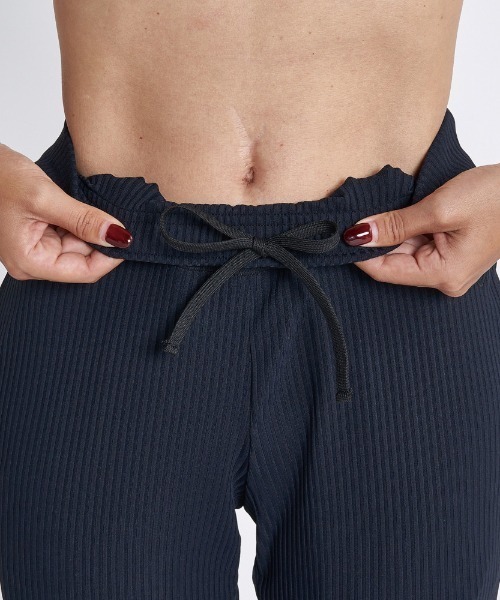 ROXY(ロキシー)の「MISSION RIB FLARE LE/ロキシーリブフレアパンツ(その他パンツ・レディース・ブラック/ピンク/ブルー・SMALL/MEDIUM/LARGE)」の4枚目の写真