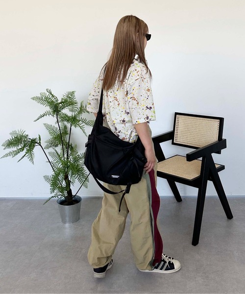 sedacle(セダクル)の「サイド切り替えナイロンルーズパンツ(カーゴパンツ・メンズ・ベージュ/ブラック・MEDIUM/LARGE)」の6枚目の写真