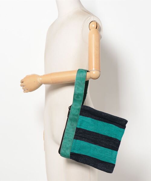 PUEBCO(プエブコ)の「RUG POUCH(ハンドバッグ・メンズ・ターコイズブルー系/マスタード/グリーン系その他・ONE SIZE)」の7枚目の写真