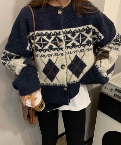 sorule(ソルレ)の「ノルディッククルーネックカーディガン(ニット/セーター・レディース・アイボリー/ネイビー・FREE)」の1枚目の写真