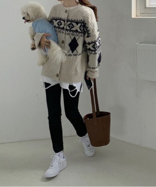 sorule(ソルレ)の「ノルディッククルーネックカーディガン(ニット/セーター・レディース・アイボリー/ネイビー・FREE)」の4枚目の写真