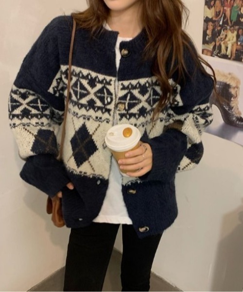 sorule(ソルレ)の「ノルディッククルーネックカーディガン(ニット/セーター・レディース・アイボリー/ネイビー・FREE)」の6枚目の写真