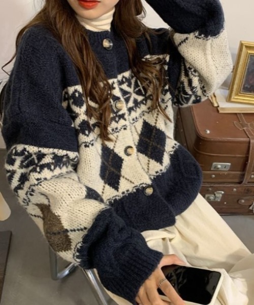 sorule(ソルレ)の「ノルディッククルーネックカーディガン(ニット/セーター・レディース・アイボリー/ネイビー・FREE)」の7枚目の写真