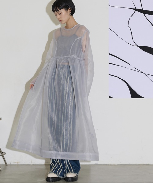 THE YOn(ザヨン)の「シアーオーガンデザインスリーブフレアドレス(ワンピース・レディース・タン/グレー/ブラック・FREE)」の2枚目の写真