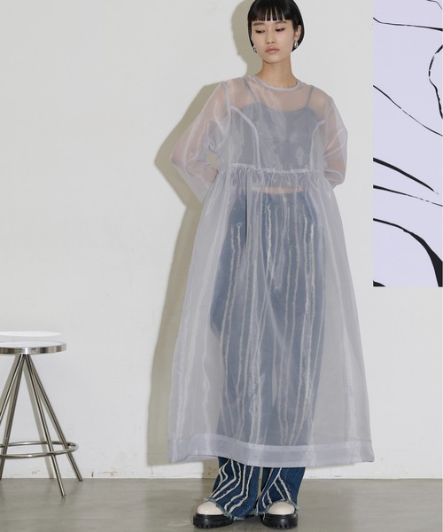 THE YOn(ザヨン)の「シアーオーガンデザインスリーブフレアドレス(ワンピース・レディース・タン/グレー/ブラック・FREE)」の6枚目の写真