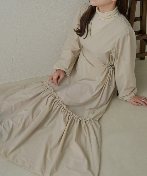 Ambre Neige(アンブルネージュ)の「ドロストナイロンボリュームワンピース/【WEB/EC限定商品】(ワンピース・レディース・チャコールグレー/アイボリー・FREE)」の9枚目の写真
