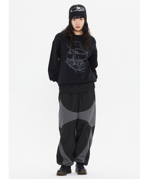 ROMANTIC CROWN(ロマンティッククラウン)の「A'GEM/9 × .kom『ROMANTIC CROWN/ロマンティッククラウン』SHINING EFFECT CREWNECK/シャイニングイフェクトクルーネックスウェット(スウェット・メンズ・ライトグレー/ブラック・M/L)」の10枚目の写真