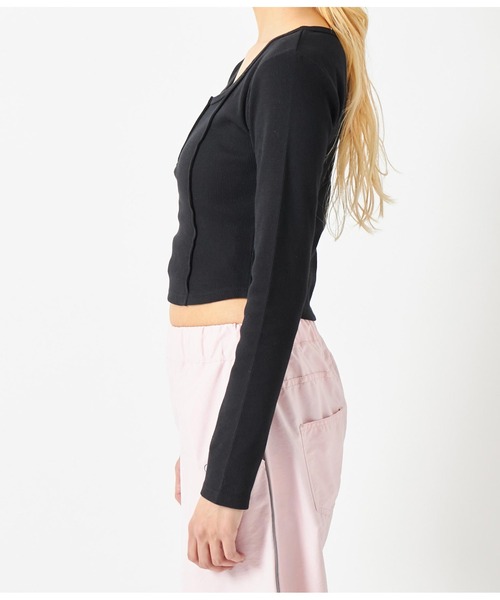 ANAP（アナップ）の「テレコリブヘンリーネックラインピンタックデザインロングスリーブトップス（Tシャツ/カットソー・レディース・グレー/ブラック/ホワイト・FREE）」の20枚目の写真