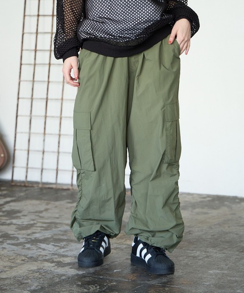 PBLIM（ページボーイリム）の「PBLIM/シャーリングカーゴパンツ（カーゴパンツ・レディース・ブラック/グレー/カーキ・MEDIUM/LARGE）」の22枚目の写真