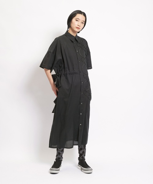 gomme(ゴム)の「テープエンブロ ライギャザブラウス(シャツワンピース・レディース・ブラック/ストライプ・MEDIUM)」の4枚目の写真