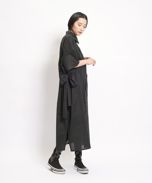 gomme(ゴム)の「テープエンブロ ライギャザブラウス(シャツワンピース・レディース・ブラック/ストライプ・MEDIUM)」の5枚目の写真