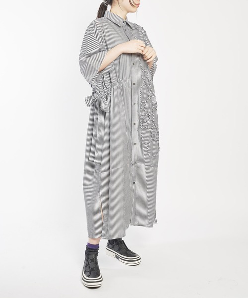 gomme(ゴム)の「テープエンブロ ライギャザブラウス(シャツワンピース・レディース・ブラック/ストライプ・MEDIUM)」の9枚目の写真