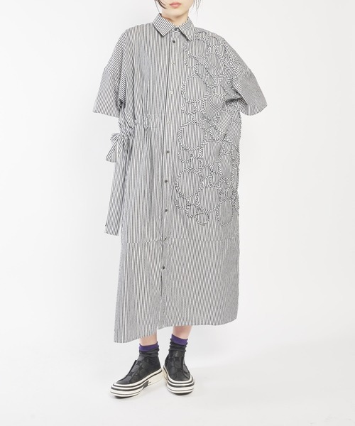 gomme(ゴム)の「テープエンブロ ライギャザブラウス(シャツワンピース・レディース・ブラック/ストライプ・MEDIUM)」の10枚目の写真