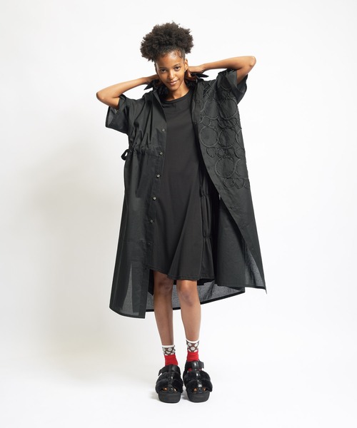 gomme(ゴム)の「テープエンブロ ライギャザブラウス(シャツワンピース・レディース・ブラック/ストライプ・MEDIUM)」の8枚目の写真