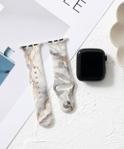 emonique(エモニーク)の「シリコン製 Apple Watch バンド マーブル柄 スマートウォッチバンド【38/40/41/42/44/45/49mm対応】(デジタル腕時計・レディース・ブラック/ネイビー/グレー/ピンク/グレー系その他/チャコール・42/38)」の5枚目の写真