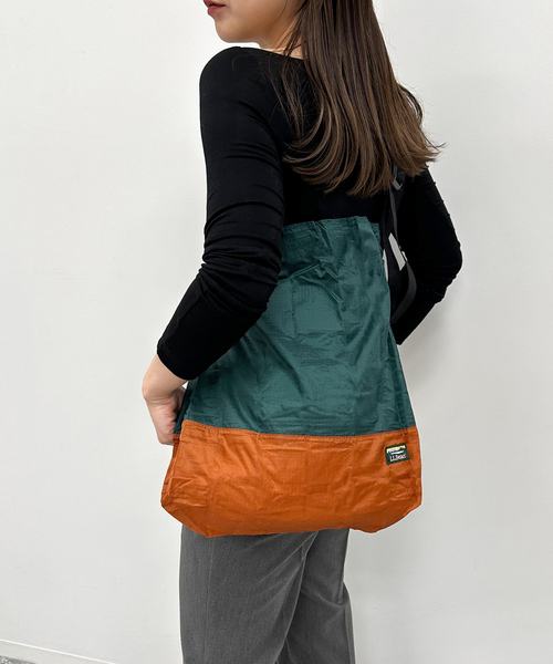 U by SPICK&SPAN(ユーバイスピックアンドスパン)の「【L.L.Bean/エルエルビーン】 フォールダブルエコバッグ(ショルダーバッグ・レディース・ネイビー/サックスブルー・FREE)」の5枚目の写真