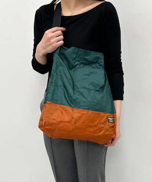 U by SPICK&SPAN(ユーバイスピックアンドスパン)の「【L.L.Bean/エルエルビーン】 フォールダブルエコバッグ(ショルダーバッグ・レディース・ネイビー/サックスブルー・FREE)」の6枚目の写真
