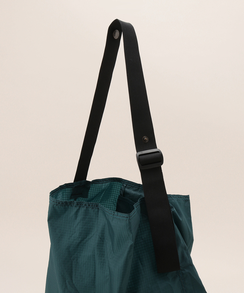 U by SPICK&SPAN(ユーバイスピックアンドスパン)の「【L.L.Bean/エルエルビーン】 フォールダブルエコバッグ(ショルダーバッグ・レディース・ネイビー/サックスブルー・FREE)」の14枚目の写真