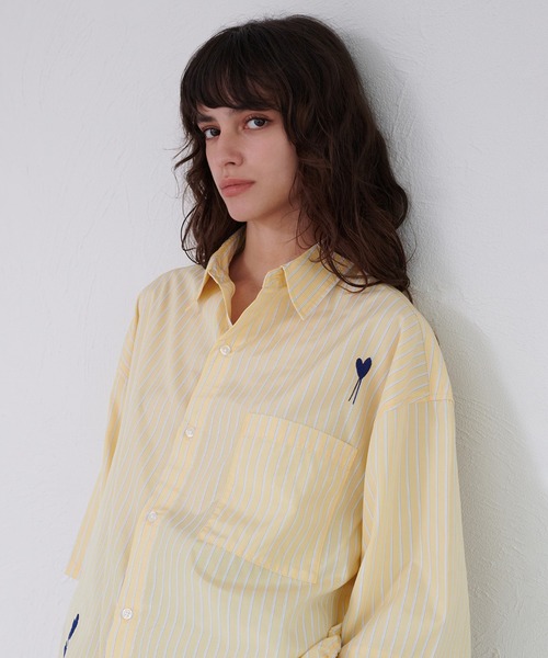 ONCILY（オンシェリー）の「HEART EMBROIDERY STRIPE SHIRT