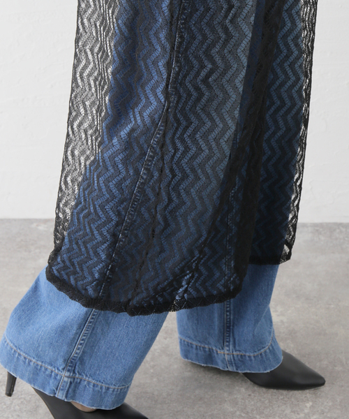 SLOBE IENA（スローブイエナ）の「深Vスリット レースニット（ニット/セーター・レディース・アイボリー/ブラック・FREE）」の17枚目の写真