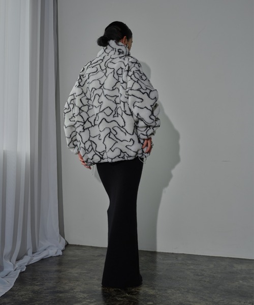 新品★ラインアートブルゾン AIC.（エーアイシー）の「ラインアートボアオーバーサイズブルゾン