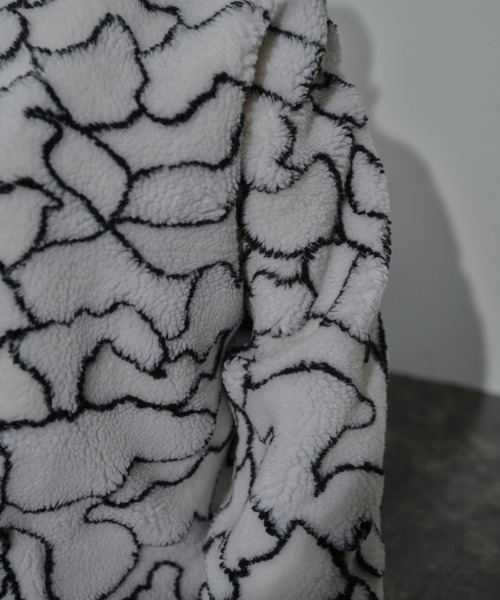 AIC.（エーアイシー）の「ラインアートボアオーバーサイズブルゾン