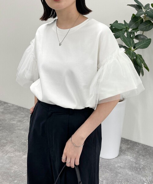 fredy emue（フレディエミュ）の「袖チュールフレアポンチプルオーバー（Tシャツ/カットソー・レディース・ブラック/オフホワイト/ベージュ・38）」の2枚目の写真