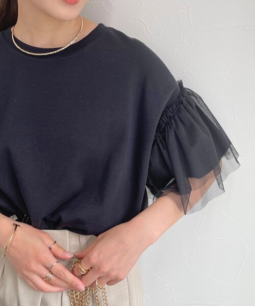 fredy emue（フレディエミュ）の「袖チュールフレアポンチプルオーバー（Tシャツ/カットソー・レディース・ブラック/オフホワイト/ベージュ・38）」の3枚目の写真