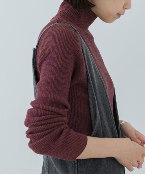 URBAN RESEARCH（アーバンリサーチ）の「『UR TECH』コットンメランジタートルニット（ニット/セーター・レディース・オレンジ/パープル/カーキ・FREE）」の5枚目の写真