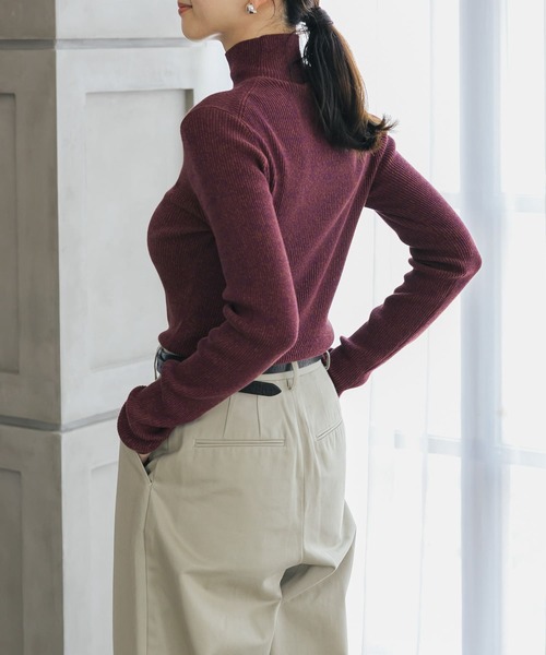 URBAN RESEARCH（アーバンリサーチ）の「『UR TECH』コットンメランジタートルニット（ニット/セーター・レディース・オレンジ/パープル/カーキ・FREE）」の17枚目の写真